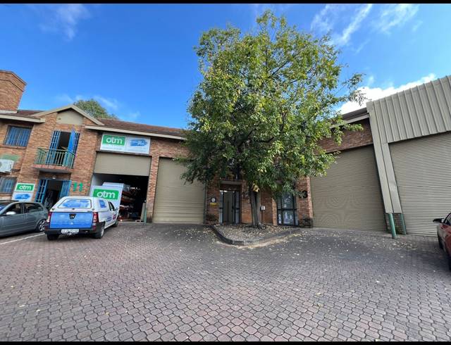 298M² WAREHOUSE TO LET IN OLIVEDALE